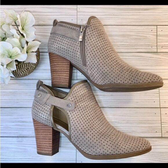 Franco Sarto Suede Dale 2 Perforated Tan Ankle Bootie Block Heel S:9.5 EUCw/Box - Picture 2 of 10